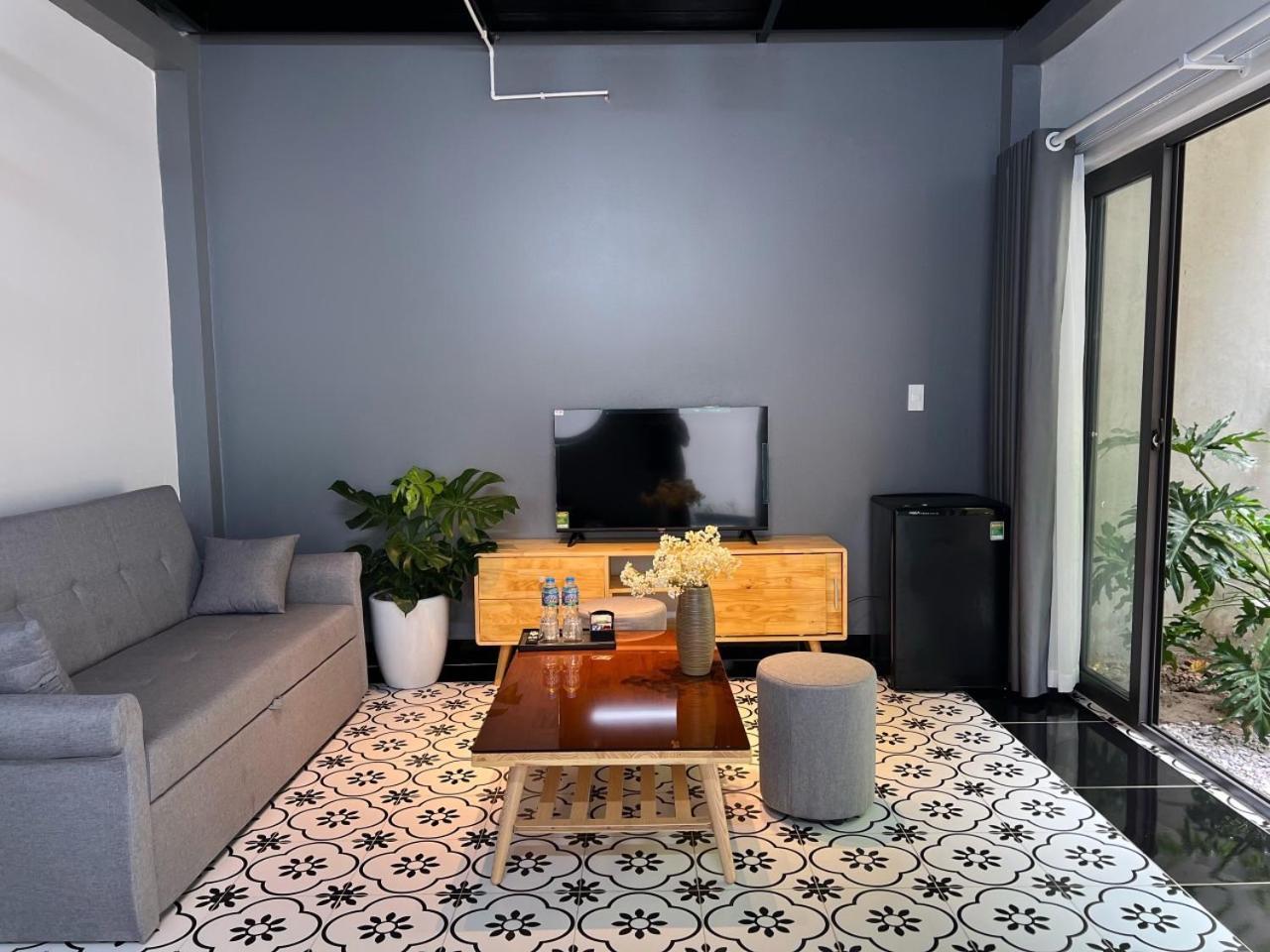 Oc Cat Ba Apartment